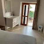 Le Querce 2 בית אירוח